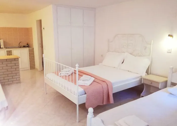 Rossi's Апартаменты Мораитика