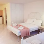 Rossi's Apartament Moraitika